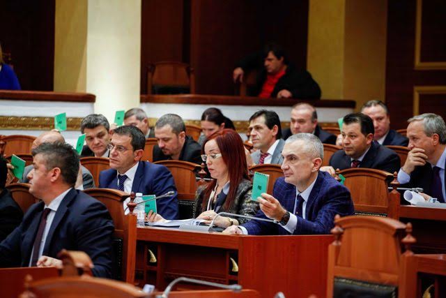 Albanian politicians comment the strong criticism of the US State Department