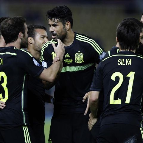 Spain pulls a narrow win over FYROM