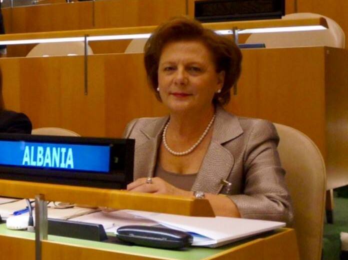 The deputy speaker of the Albanian parliament urged to give up her mandate