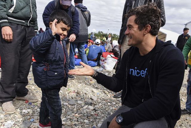Actor Orlando Bloom amidst refugees in Gevgelia