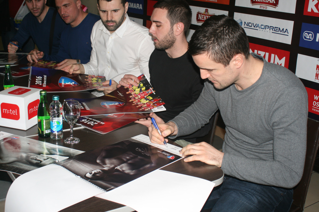 “Borac M:tel” breaking the ice – players in sexy calendar