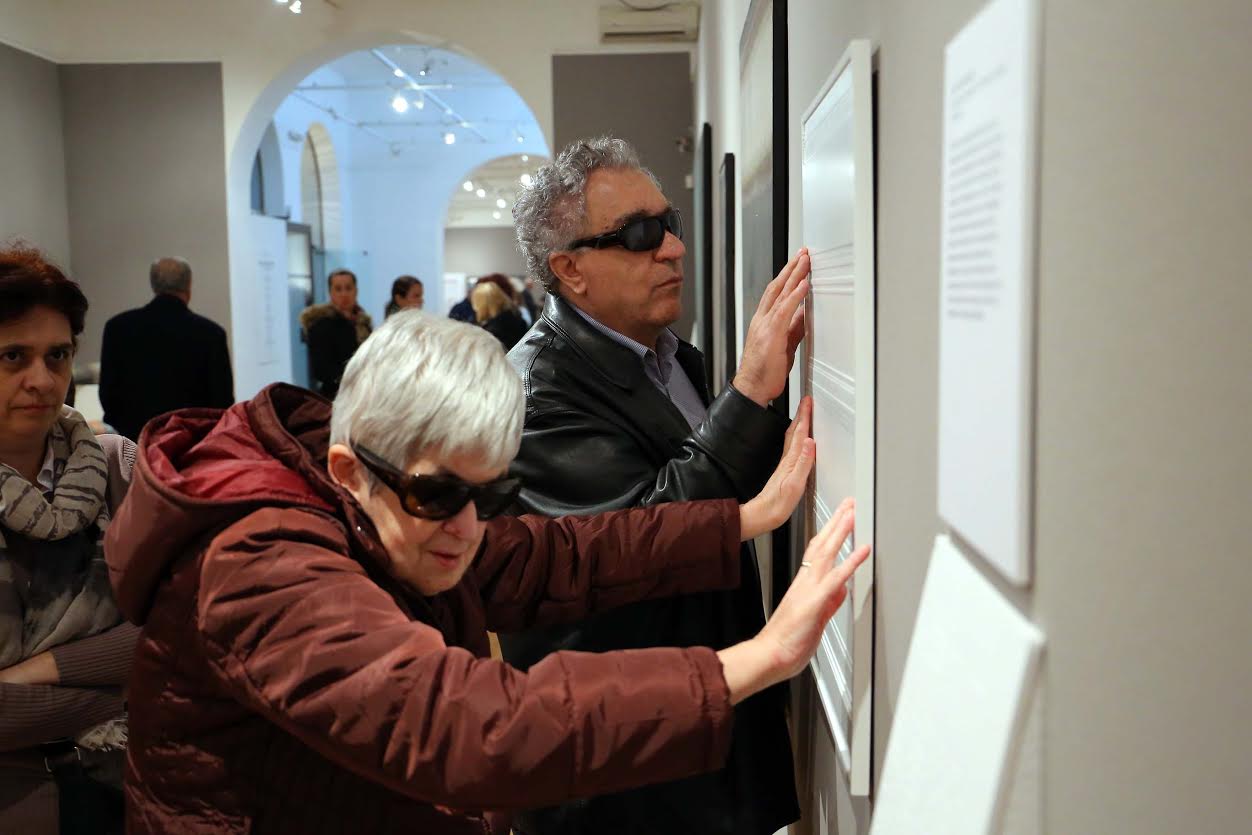 Artwork visible by fingers