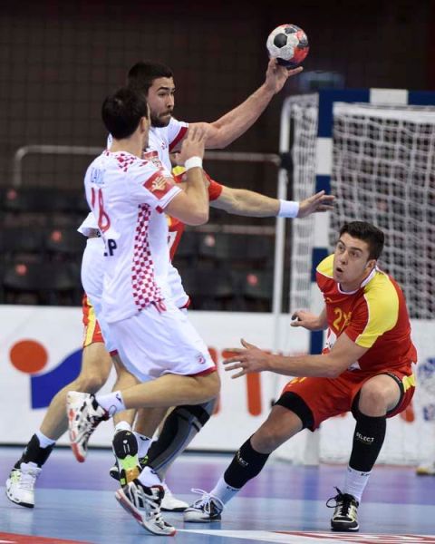 FYROM defeated by Croatia in handball
