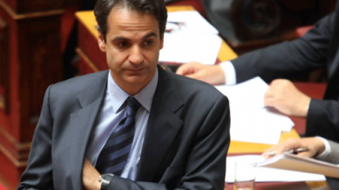 Mitsotakis accuses SYRIZA of a “tsunami” of populism