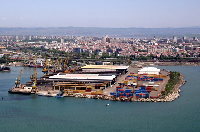 Bulgaria increased exports to EU and third countries in January-November 2015, but trade balance still negative