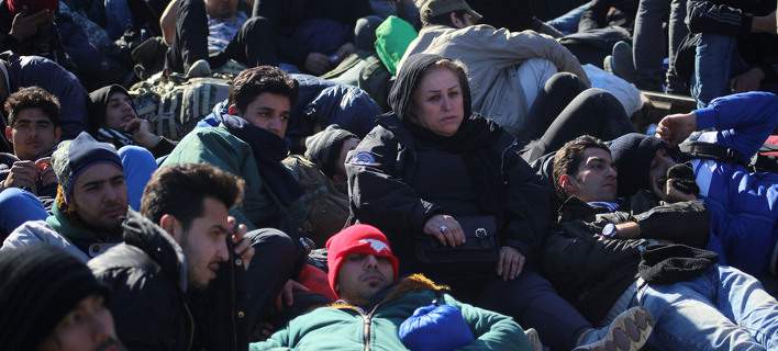 Thousands stranded at Greece-FYROM border – Syrians and Iraqis free to cross