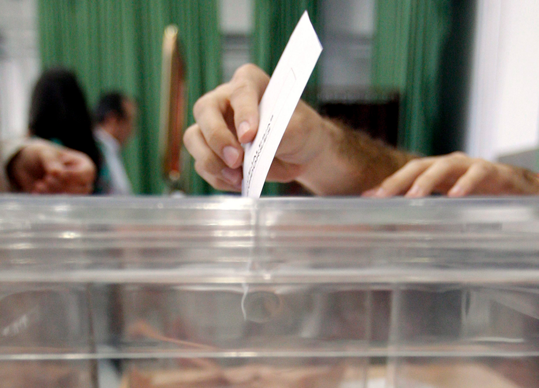 New poll depicts Greek’s disappointment