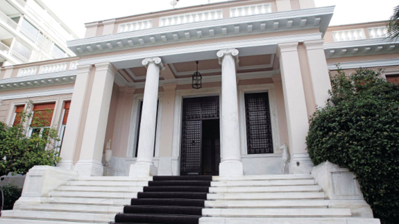 Syriza concerned it could be cornered in bailout, refugee issues