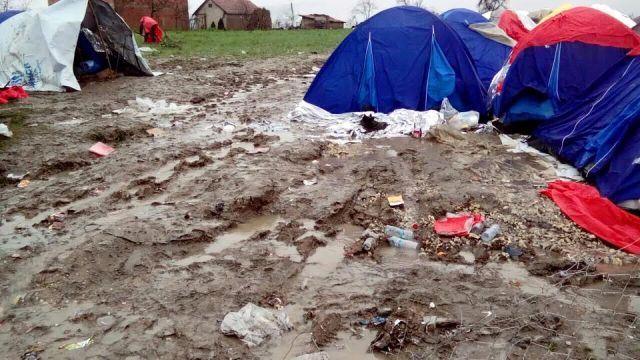 Refugees isolated in improvised tents in dire conditions