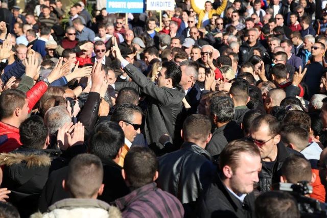 Albanian opposition radicalizes its political action