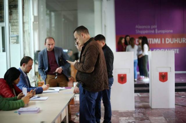 Socialists’ referendum, democracy or a rigged process?