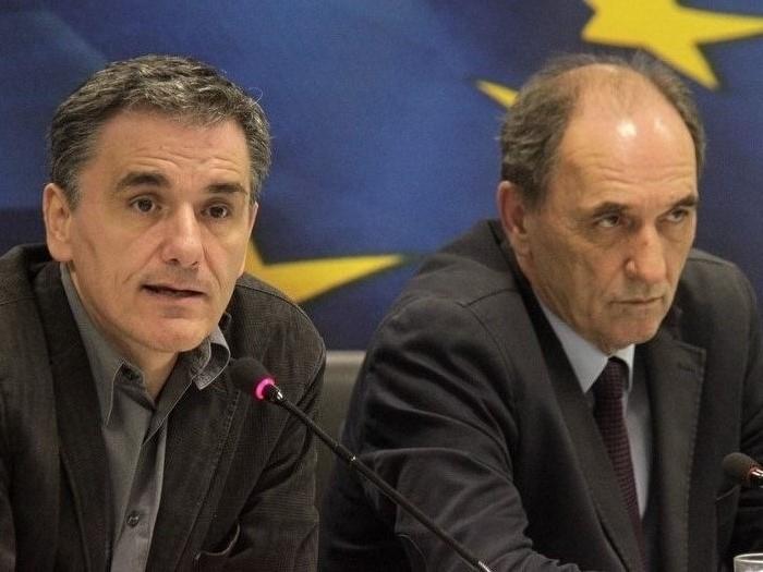 Pressure mounts for a deal with creditors by Sunday