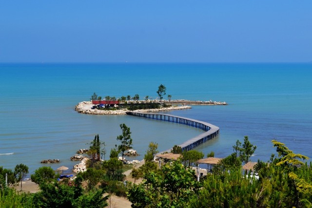 A new port in Albania aims at replacing Rotterdam