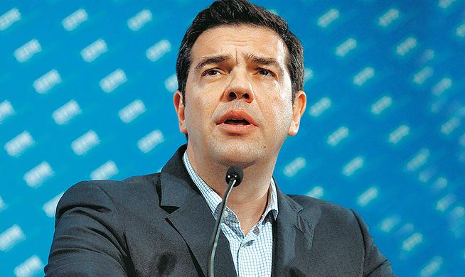 Tsipras presents proposals at the Meeting of European Socialists