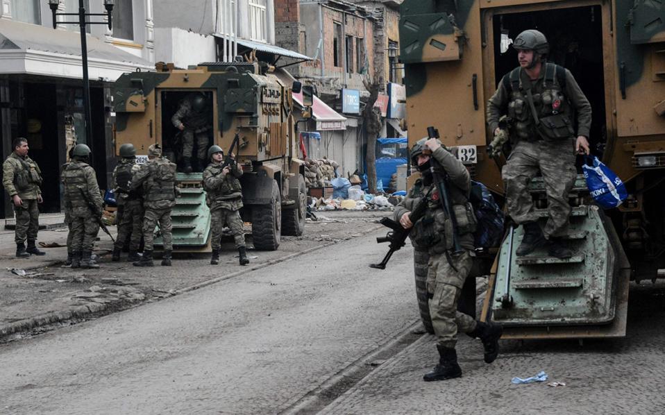 The Kurdish issue once again “strikes at” Turkey