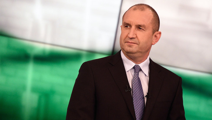 Bulgaria’s outgoing foreign minister criticises president-elect over statements on Crimea