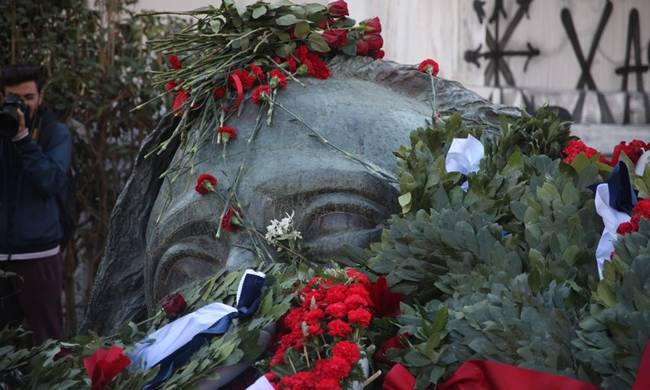 March commemorating 1973 Athens Polytechnic uprising ends outside U.S. Embassy