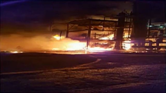 One dead and five wounded in an oil refinery explosion