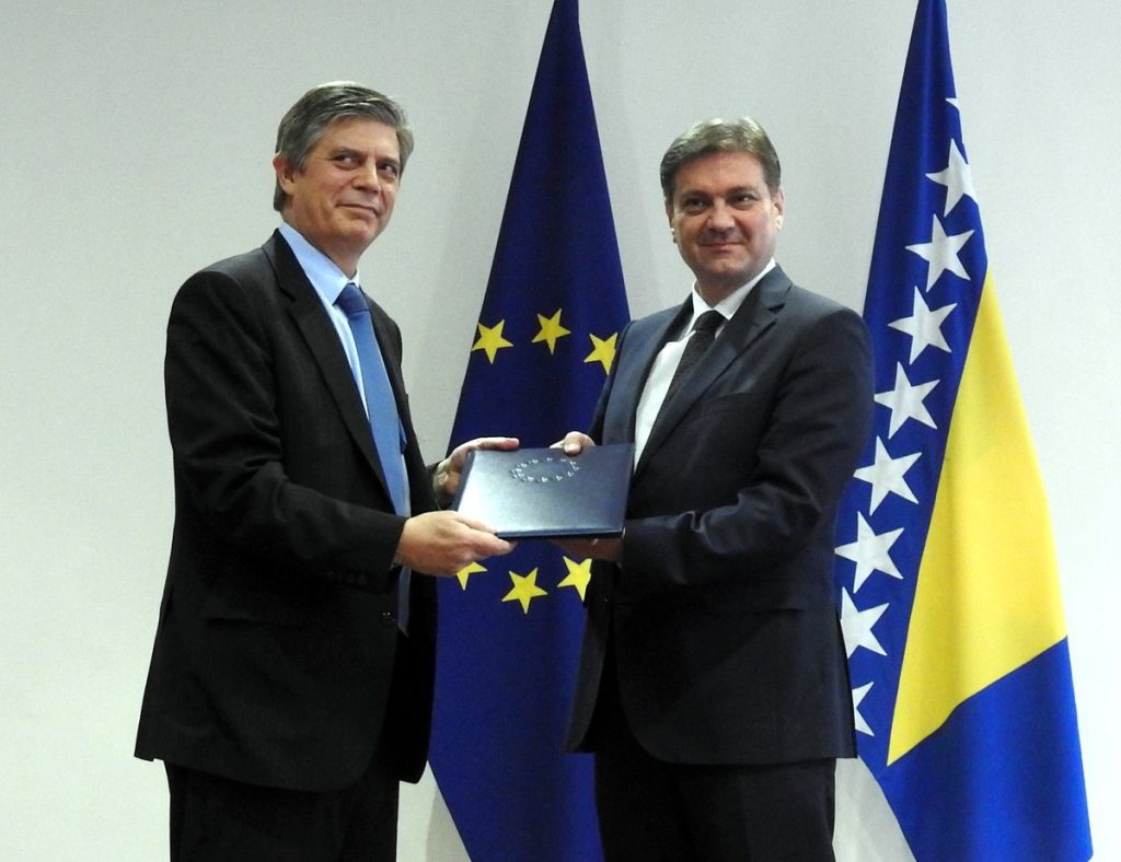 Wigemark hands Zvizdic the 2016 EU Report on BiH