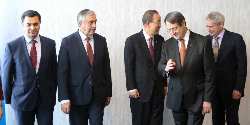President Anastasiades holds talks on the issue of Territory with the leader of the T/c community