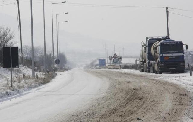 Buses and lorries blocked on the border with Greece