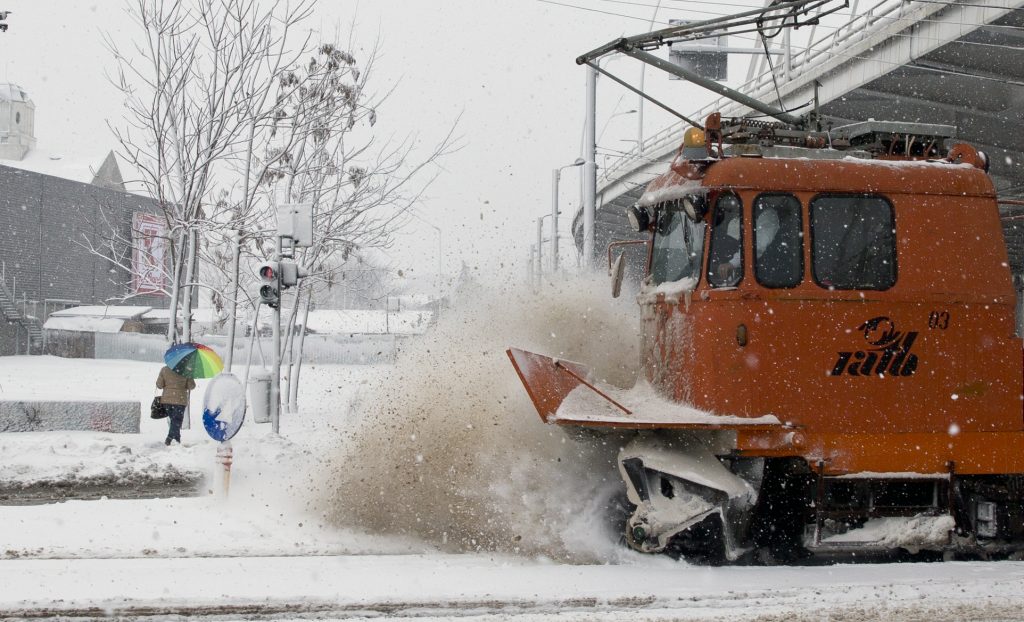 Code Orange and Code Yellow for snowfalls and blizzards in Bucharest and 15 counties as of Tuesday evening. -32C in Intorsura Buzaului