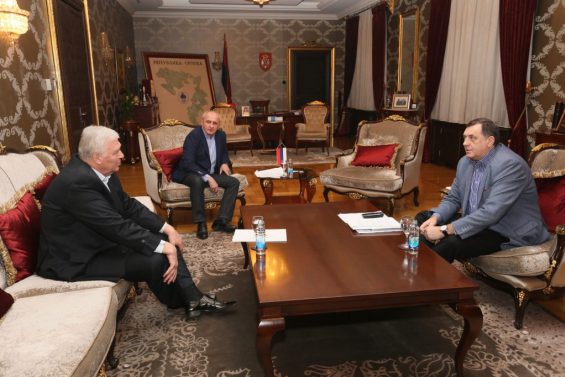 Slow Serb reaction on lawsuit review