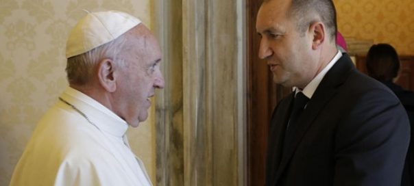 Bulgarian President Radev discusses migration issues, people-trafficking, with Pope Francis