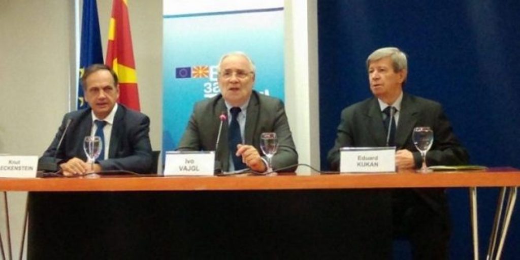 FYROM receives a clear warning from the international community