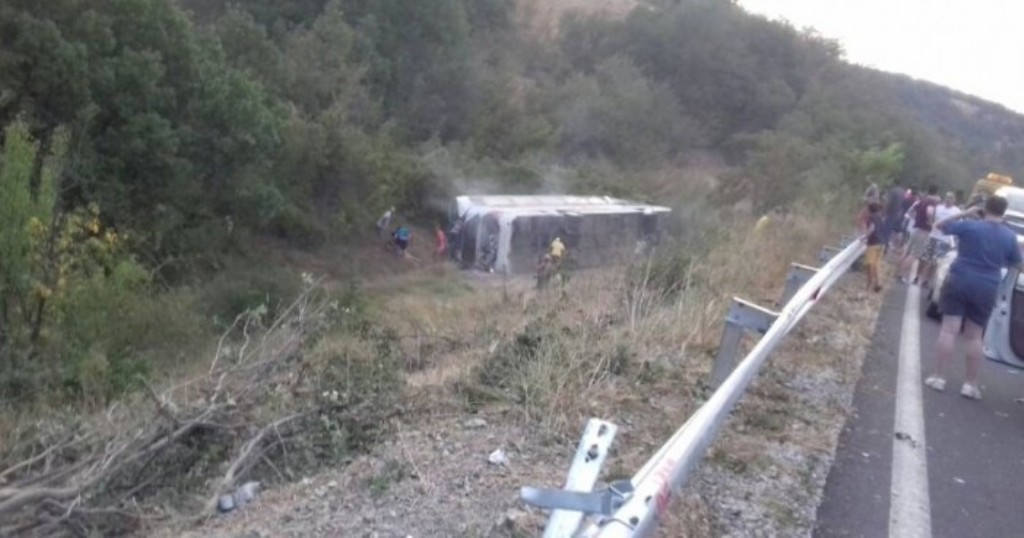 One dead and 25 wounded in a road accident in FYROM