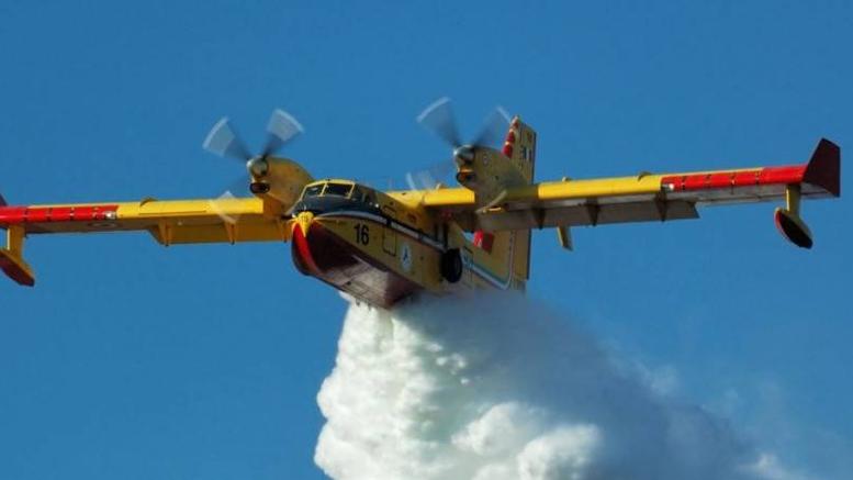 Two Greek Canadairs in battle against blaze in Albania