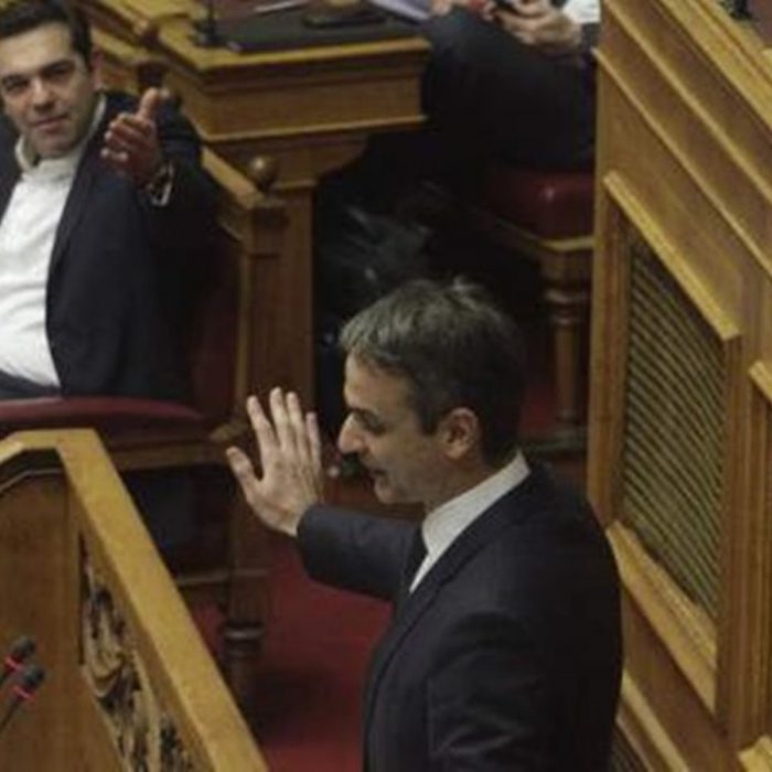 Tsipras at loggerheads with Motsotakis in Parliament over lawlessness
