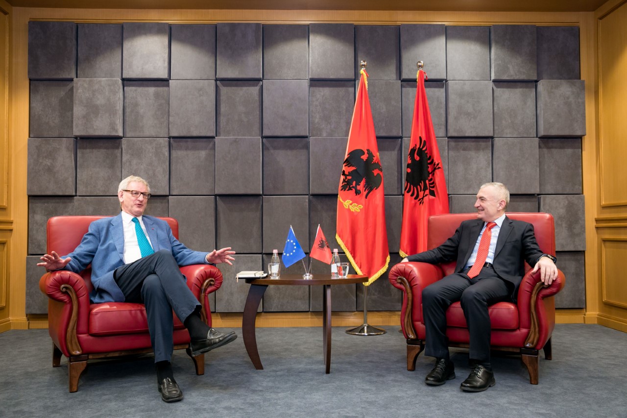 Meta-Bildt: Divisions or exchanges of territories act as destructive ideas