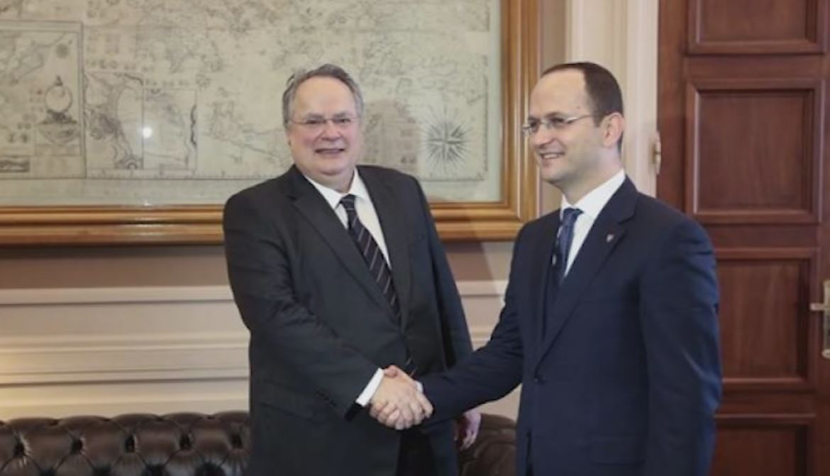 Συνάντηση με Bushati στα Τίρανα θα έχει ο Κοτζιάς πηγαίνοντας για Βιέννη
