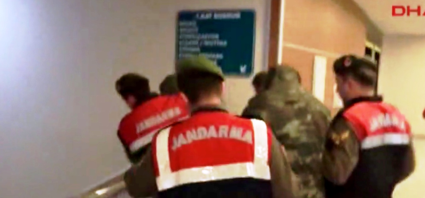 Υπό κράτηση οι δύο Έλληνες στρατιωτικοί μέχρι να ολοκληρωθούν οι έρευνες των Τουρκικών αρχών.