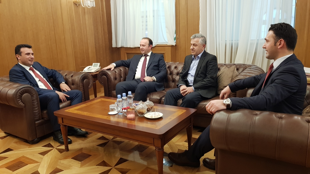FYROM: Parliamentary majority is aiming to become bigger, Zaev is negotiating with small parties