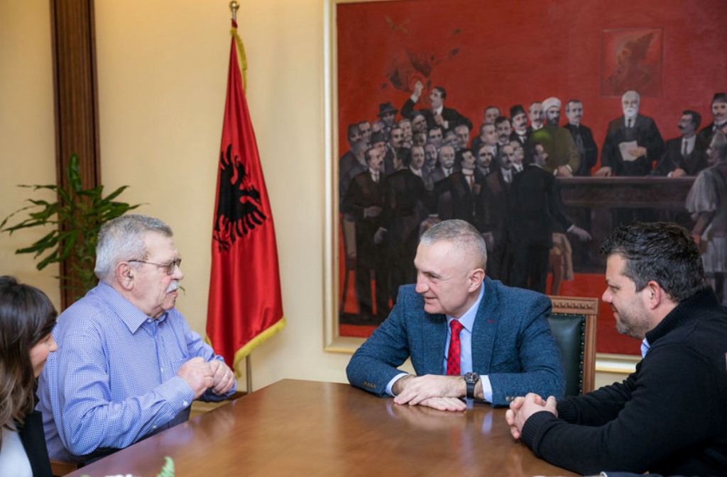 President Meta receives a group of representatives from the National Theater