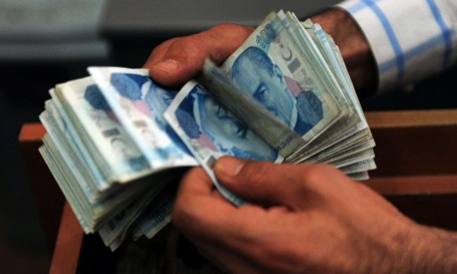 Depreciation of the Turkish lira makes it hard for banks-businesses