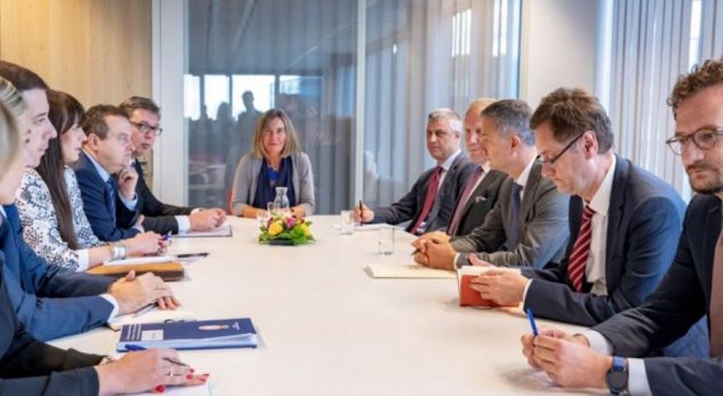 Kosovo: Lack of political consensus about the dialogue with Serbia