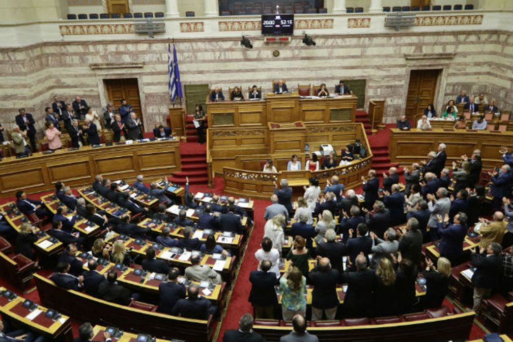 SYRIZA-ANEL coalition survives no-confidence vote