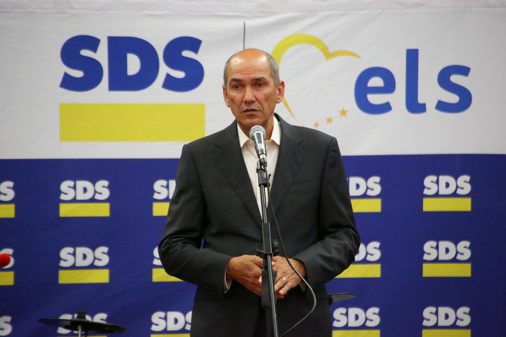 Janez Jansa leads poll ahead of Sunday’s ballot – A whiff of xenophobia