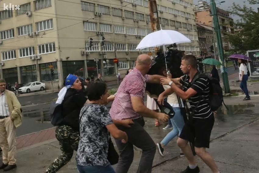 BiH veterans threat journalists: “We will cut your heads off!”