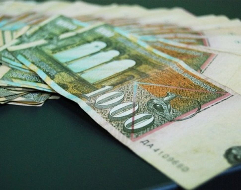 Average salary in FYROM is 400 euros