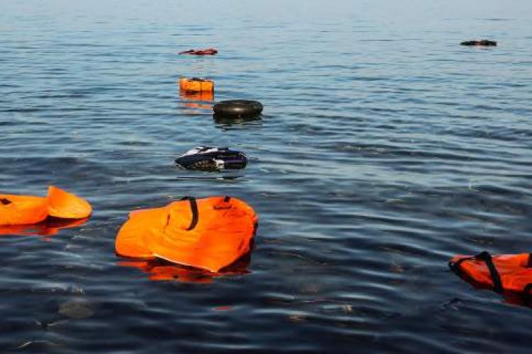 Boat capsizes off of the north coast of Cyprus, 16 refugees drowned, dozens missing