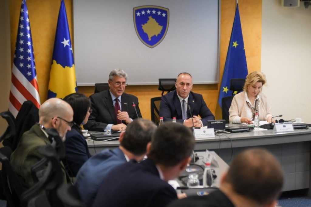 Ο Haradinaj συναντήθηκε με ξένους πρεσβευτές για να συζητήσει την καταπολέμηση της διαφθοράς