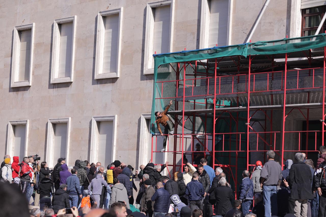 Οι ξένοι πρεσβευτές εντείνουν τις συναντήσεις τους υπό το πρίσμα της πρόσφατης πολιτικής κρίσης στην Αλβανία