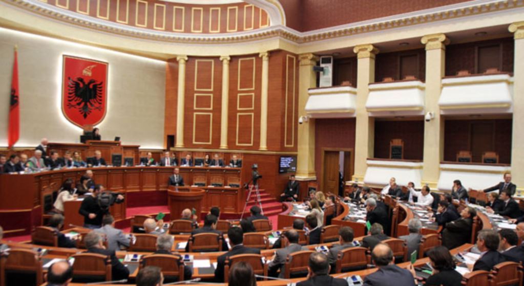 Το SMI αποσύρεται από το Κοινοβούλιο, η Αλβανία είναι επίσημα χωρίς αντιπολίτευση