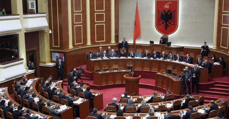 H αλβανική Βουλή κύρωσε το πρωτόκολλο προσχώρησης της Βόρειας Μακεδονίας στο ΝΑΤΟ