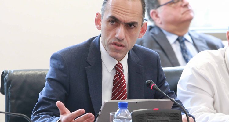 The Cypriot Finance Minister insists on his positions on Co-op