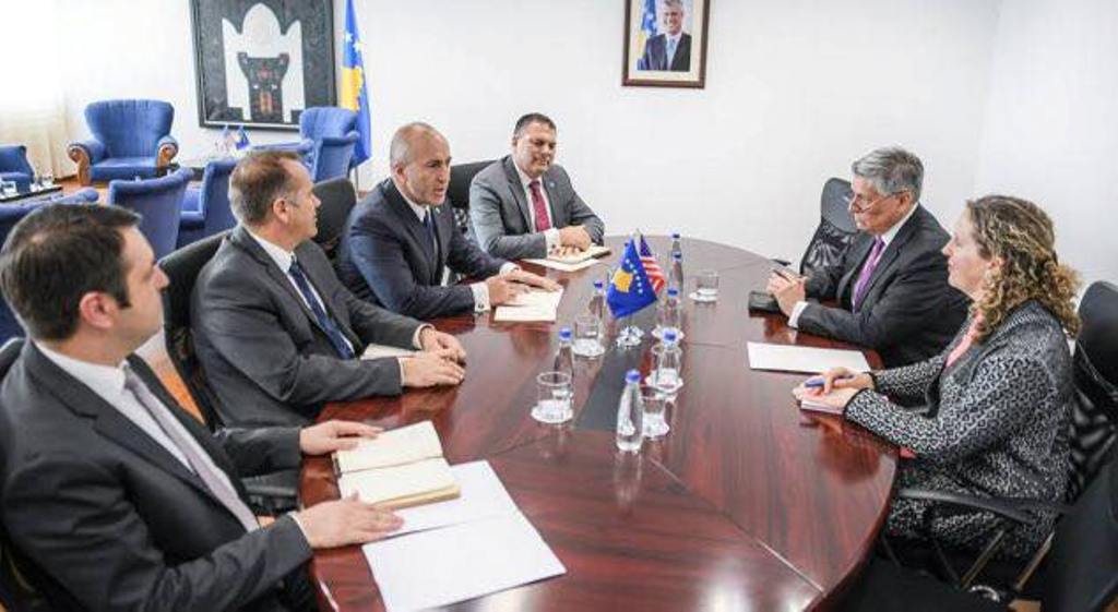 Kosovo’s PM meets US ambassador to discuss about the economy and security